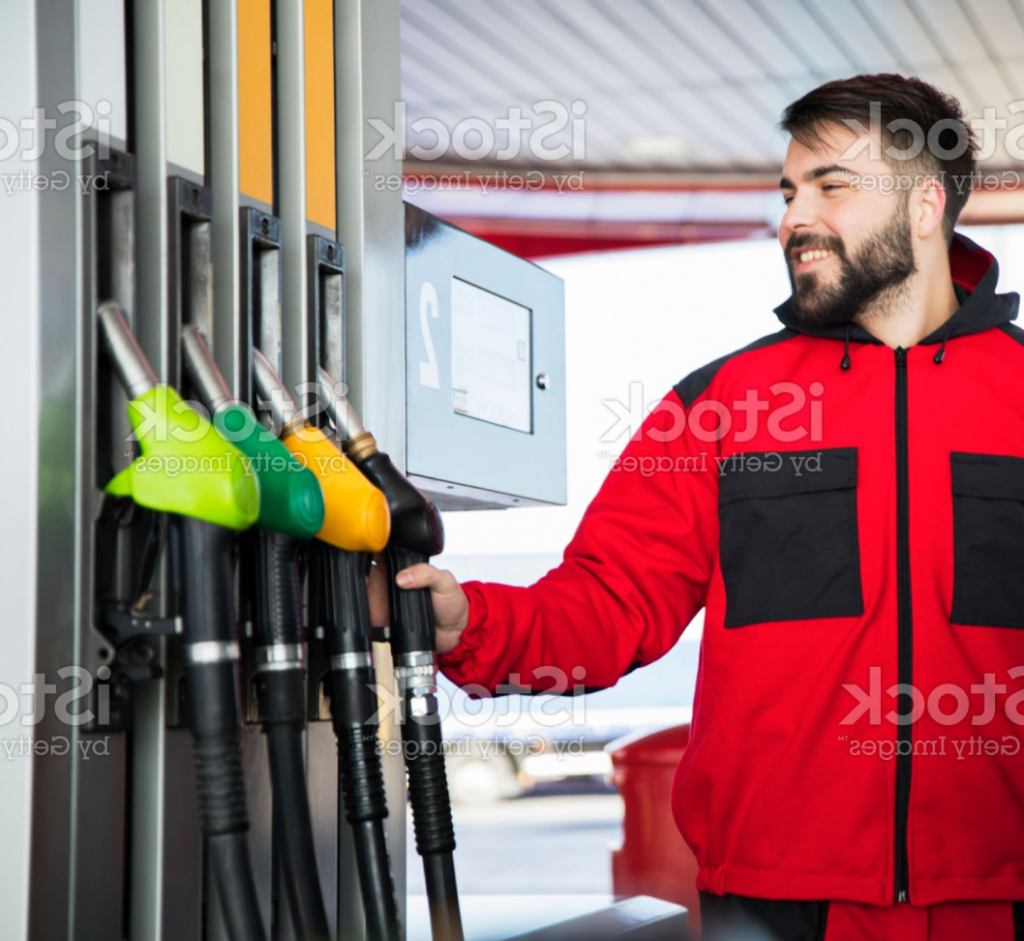 Homme a la station service